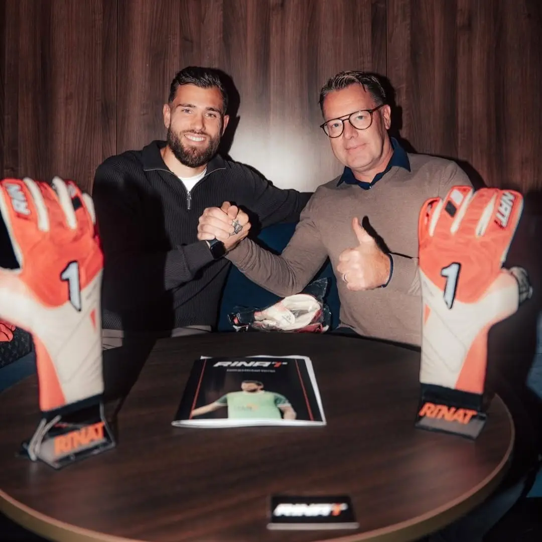 Michael Verrips ondertekent contract met Rinat Nederland